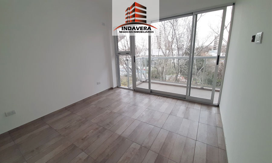 OPORTUNIDAD 2 AMBIENTES CON COCHERA – 45 m2 Totales. CASEROS CENTRO image 4