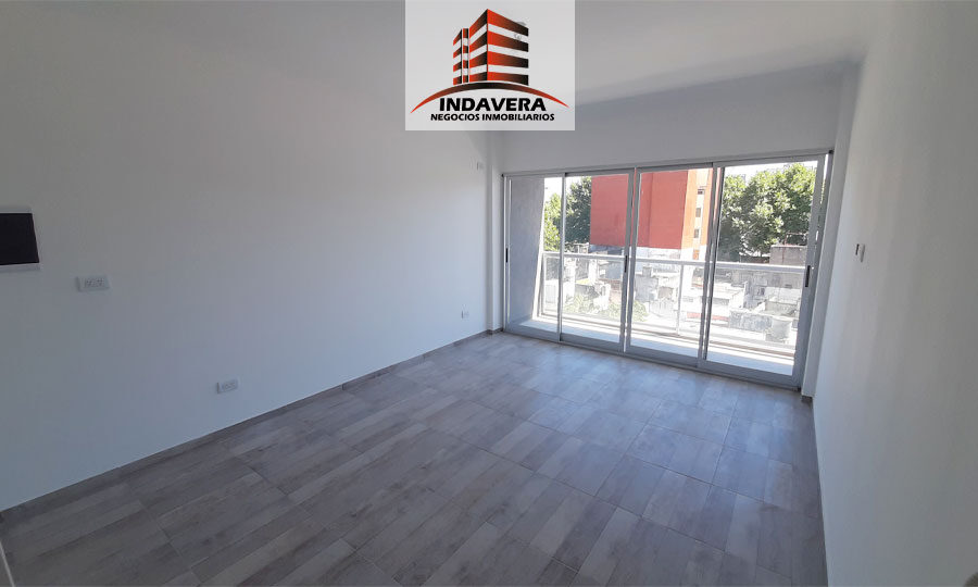 OPORTUNIDAD 2 AMBIENTES CON COCHERA – 45 m2 Totales. CASEROS CENTRO image 3
