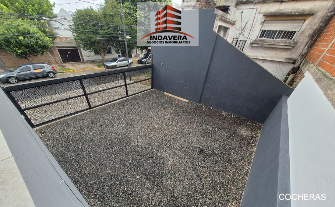 Amplia Cochera de 20 m² – Acceso Directo a La Calle – Caseros Centro image 2