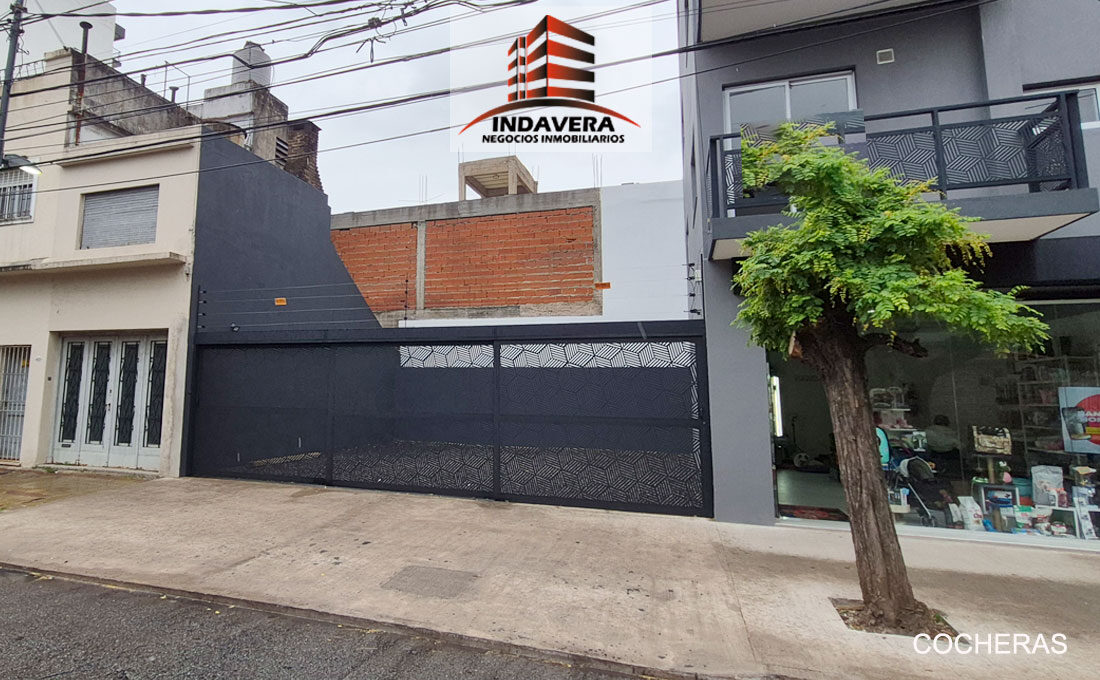 Amplia Cochera de 20 m² – Acceso Directo a La Calle – Caseros Centro image 1