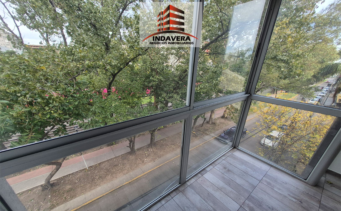 Hermoso Monoambiente de 30m2 – Terraza con Parrillas – Caseros Centro image 2